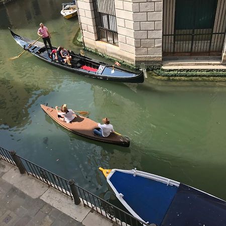 B&B Al Teatro With Canal View Velence Kültér fotó