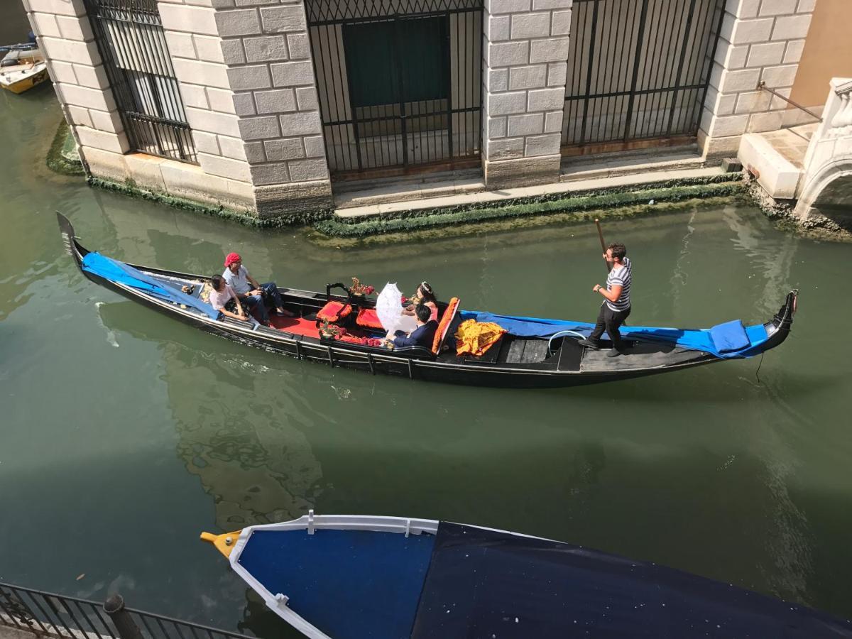 B&B Al Teatro With Canal View Velence Kültér fotó